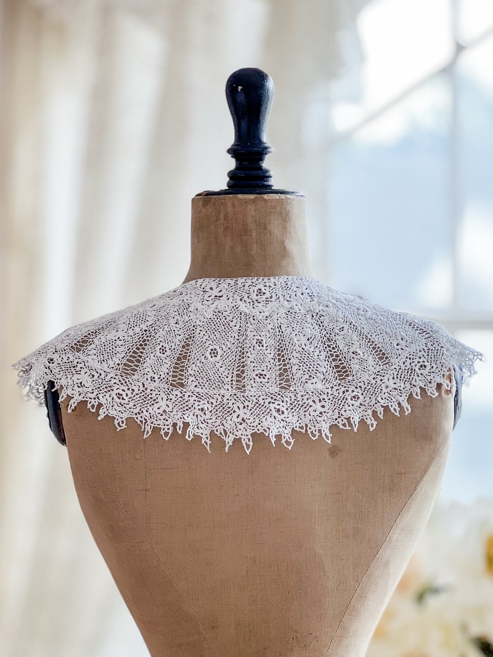 Antique Irish Crochet Lace Collar and Cuffs